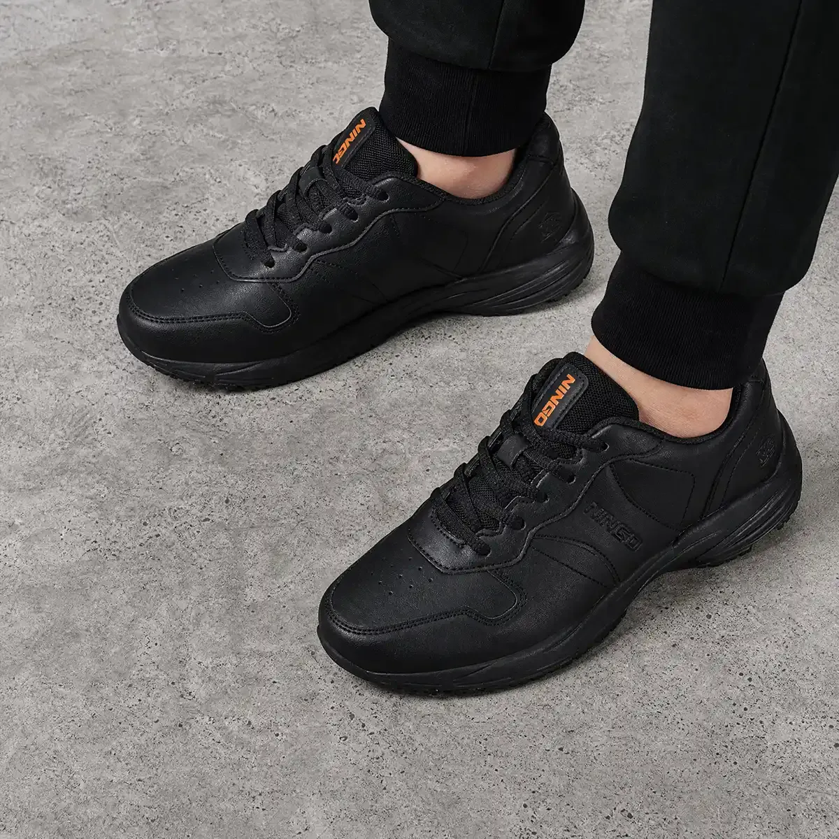 Women's Comfortable Slip-Resistant Work Shoes Black image7